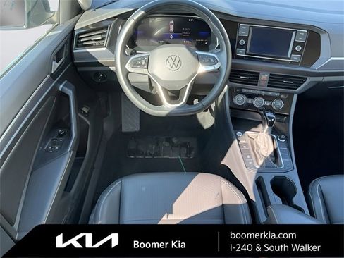 Used 2024 Volkswagen Jetta SE image 14