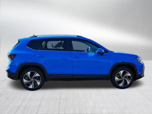 New 2026 Volkswagen Taos SE image 2