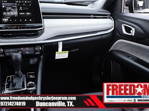 New 2026 Jeep Compass Latitude image 38