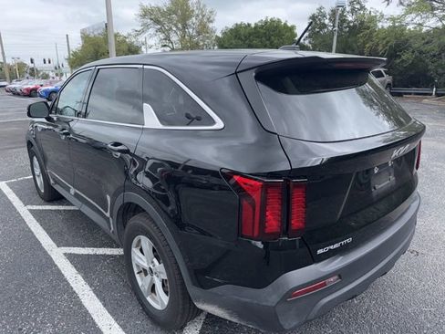 Used 2023 Kia Sorento LX image 6