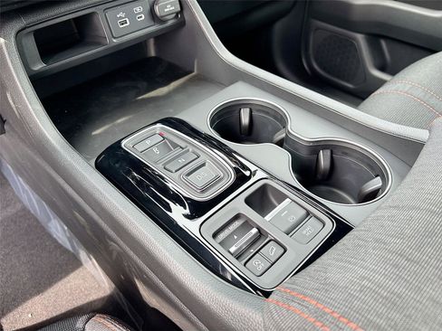 Certified 2025 Honda Pilot Sport image 19