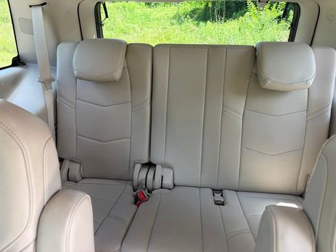 Used 2018 Cadillac Escalade Premium Luxury AWD/4WD image 15