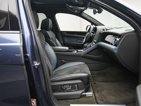 Used 2022 Bentley Bentayga image 49