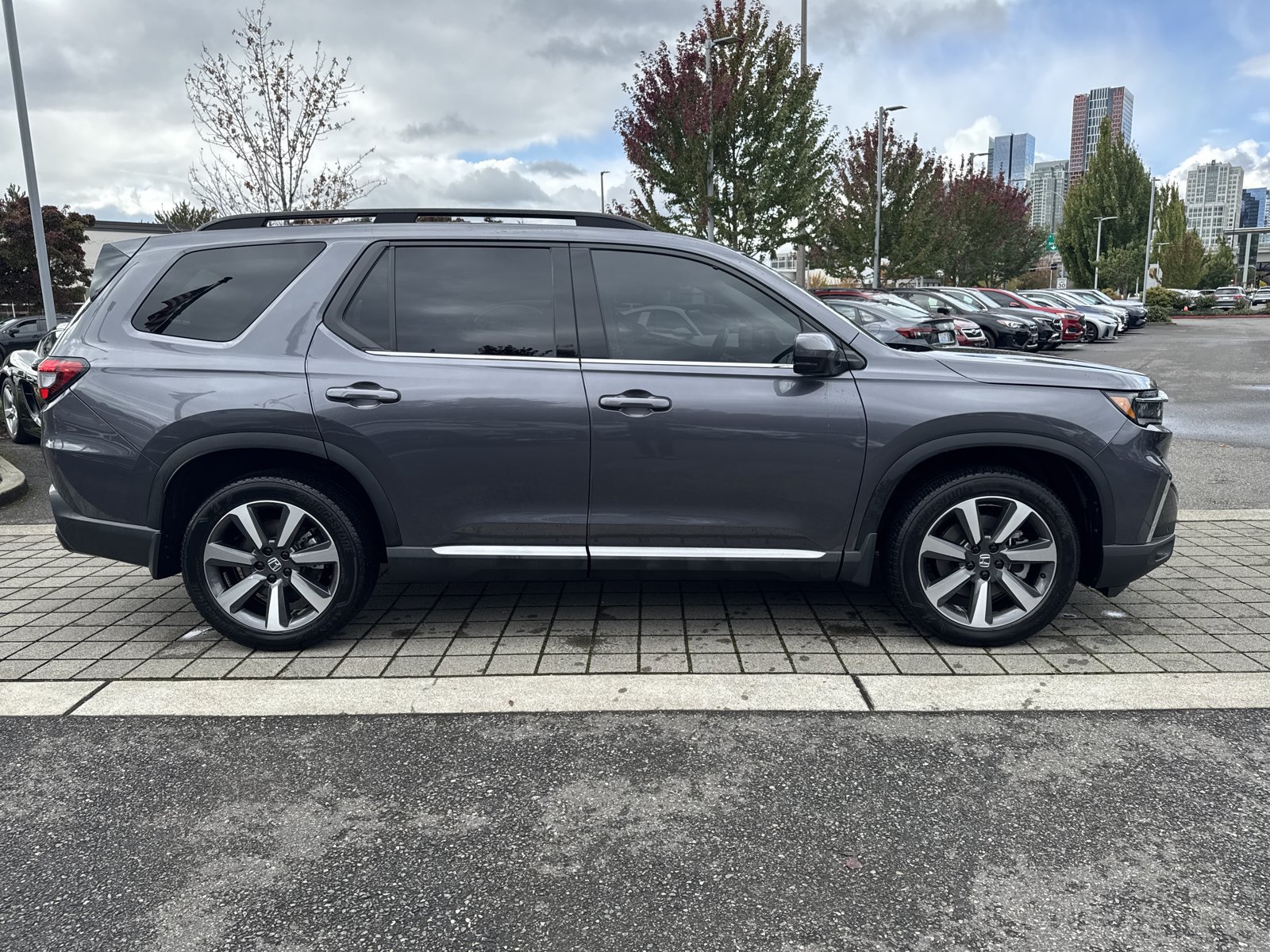 Used 2023 Honda Pilot Touring image 4