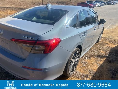Used 2022 Honda Civic Touring image 6