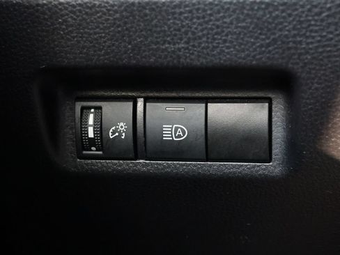 Used 2025 Toyota RAV4 XLE FWD image 24