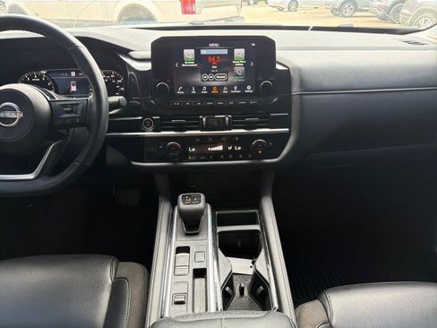 Used 2024 Nissan Pathfinder SL w/ SL Premium Package FWD image 20
