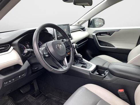 Used 2019 Toyota RAV4 XLE Premium w/ Cold Weather Package image 32