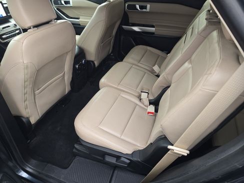 Used 2022 Ford Explorer XLT w/ Equipment Group 202A image 27