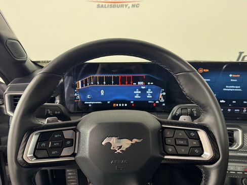 Used 2025 Ford Mustang GT Premium image 19