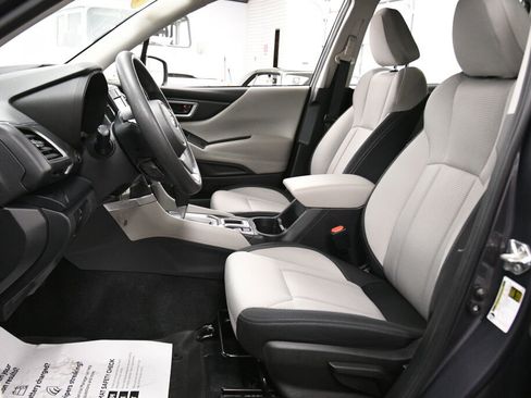 Used 2022 Subaru Forester Base image 9