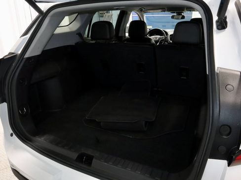 Used 2024 GMC Terrain SLT AWD/4WD image 15