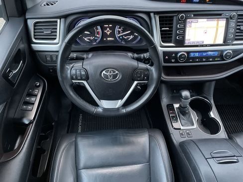 Used 2019 Toyota Highlander XLE image 11