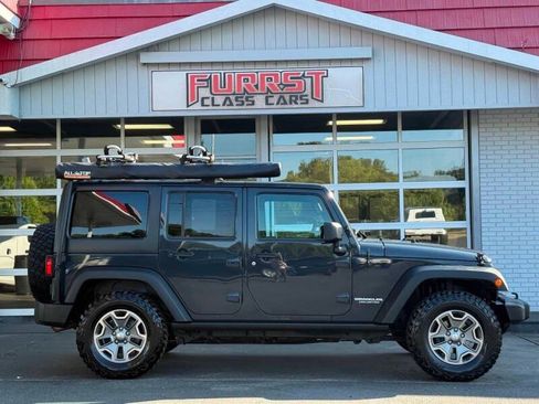 Used 2017 Jeep Wrangler Unlimited Rubicon w/ Cold Weather Group AWD/4WD image 2