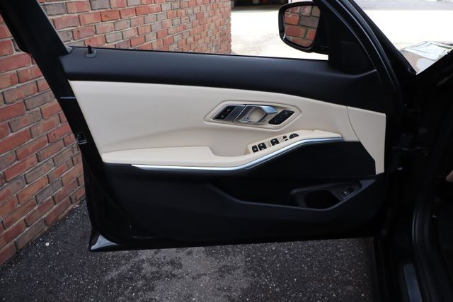 Used 2023 BMW 330i xDrive Sedan w/ Premium Package AWD/4WD image 9