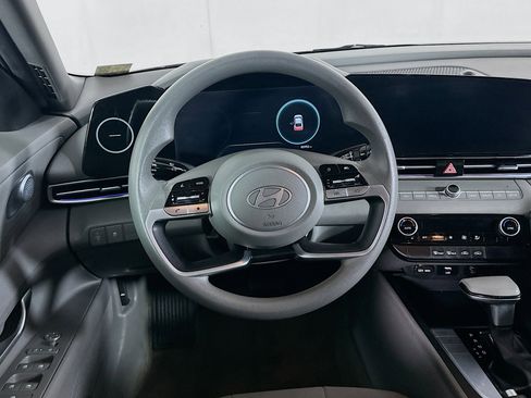 Used 2024 Hyundai Elantra SEL image 18