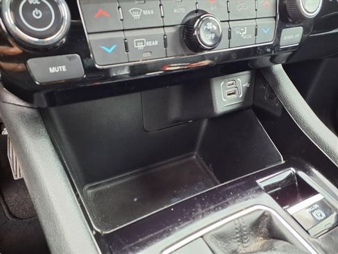 Used 2023 Jeep Compass Limited image 8