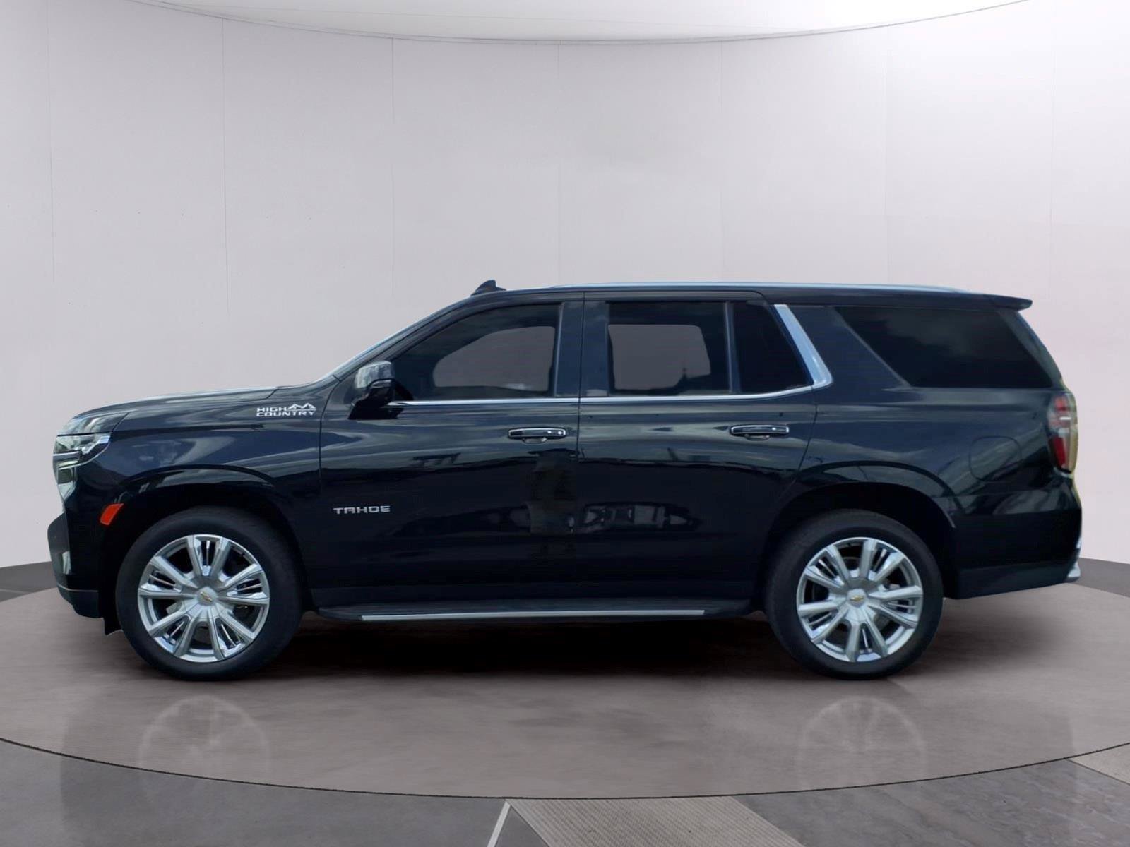 Used 2023 Chevrolet Tahoe High Country AWD/4WD image 2