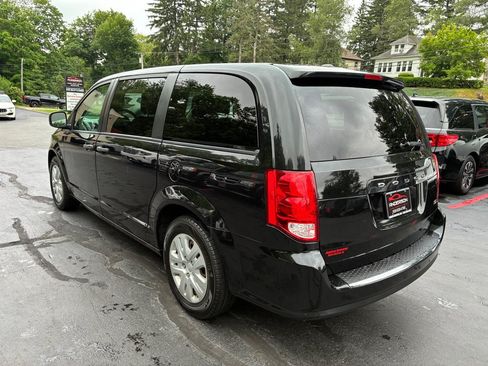 Used 2019 Dodge Grand Caravan SE FWD image 8
