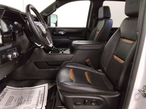 Used 2025 GMC Sierra 2500 AT4 image 28