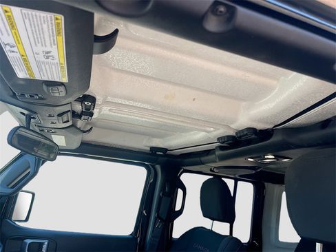 Used 2021 Jeep Wrangler Unlimited Sahara image 21