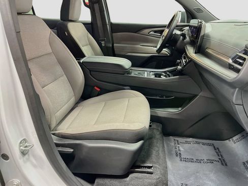 Used 2024 Chevrolet Traverse LT w/ Enhanced Driving Package AWD/4WD image 31