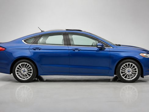 Used 2017 Ford Fusion SE w/ Fusion SE Technology Package FWD image 4