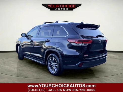 Used 2018 Toyota Highlander XLE AWD/4WD image 3
