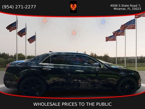 Used 2017 Chrysler 300 C RWD image 7