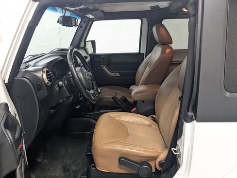 Used 2017 Jeep Wrangler Sahara AWD/4WD image 19