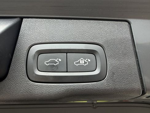 Used 2022 Volvo XC60 T8 Inscription w/ Advanced Package AWD/4WD image 39
