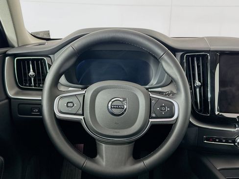 Used 2025 Volvo XC60 B5 Core image 18