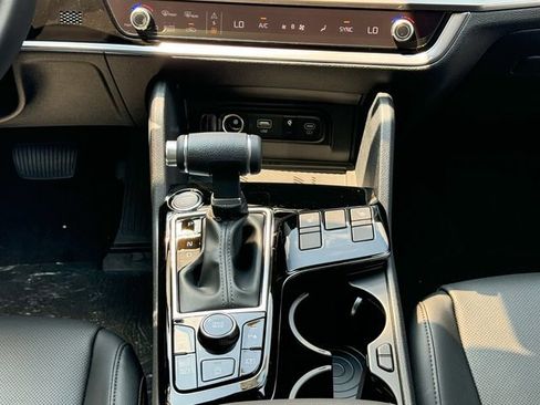 Certified 2025 Kia Sportage EX image 26