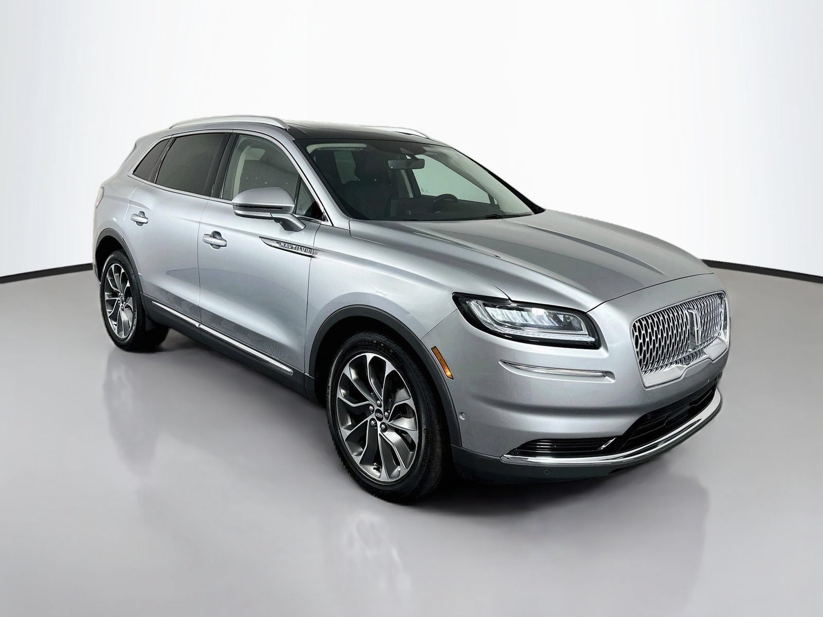 Used 2022 Lincoln Nautilus Reserve w/ Equipment Group 201A AWD/4WD image 1