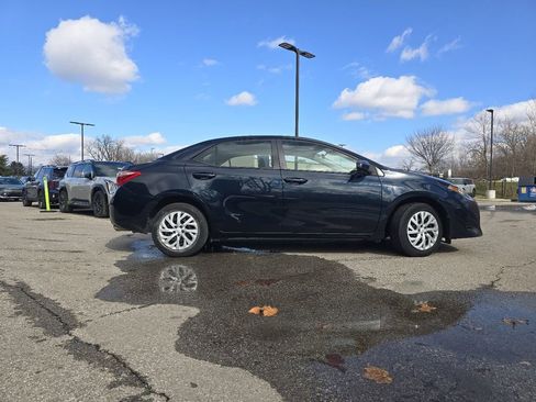 Used 2017 Toyota Corolla XLE image 14
