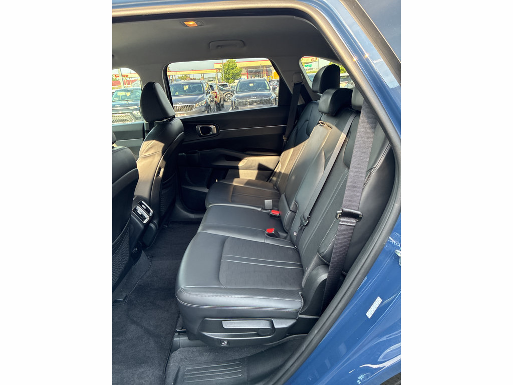Used 2025 Kia Sorento S FWD image 11