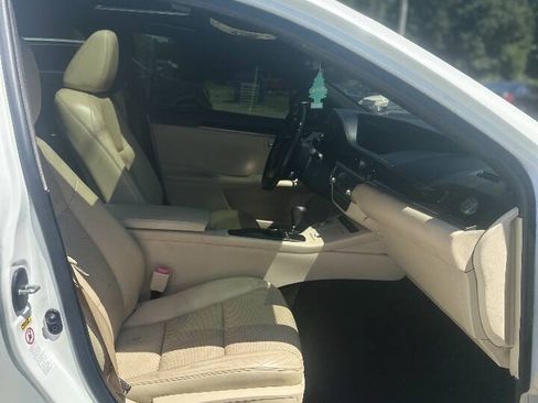 Used 2013 Lexus ES 350 w/ Luxury Pkg FWD image 34