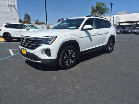 Used 2025 Volkswagen Atlas SE FWD image 2