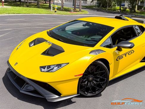 Used 2022 Lamborghini Huracan STO RWD image 11