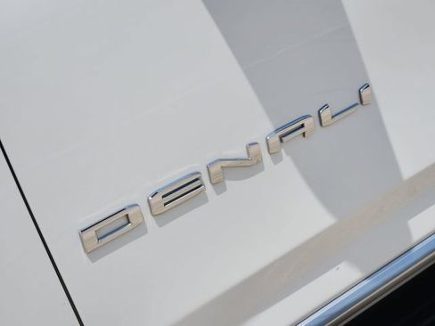 Used 2024 GMC Yukon Denali AWD/4WD image 12