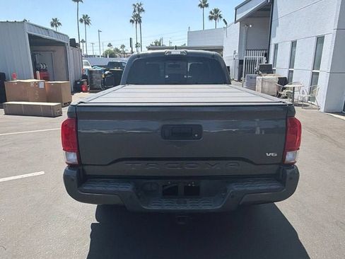 Used 2017 Toyota Tacoma TRD Sport RWD image 6