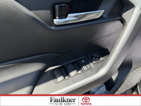 Used 2021 Toyota RAV4 XLE w/ XLE Grade Weather Package AWD/4WD image 16