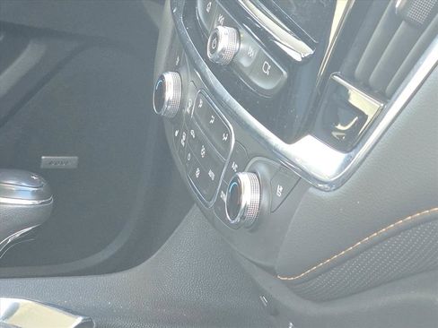 Used 2020 Chevrolet Traverse Premier image 9