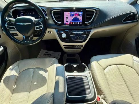 Used 2021 Chrysler Pacifica Touring-L FWD image 20