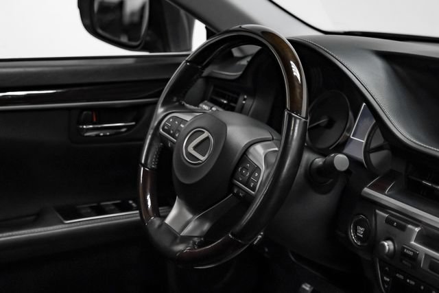 Used 2016 Lexus ES 350 w/ Ultra Luxury Package FWD image 16