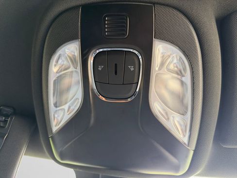 Used 2024 Jeep Compass Latitude AWD/4WD image 19