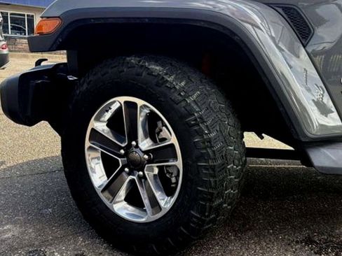 Used 2018 Jeep Wrangler Unlimited Sahara image 18