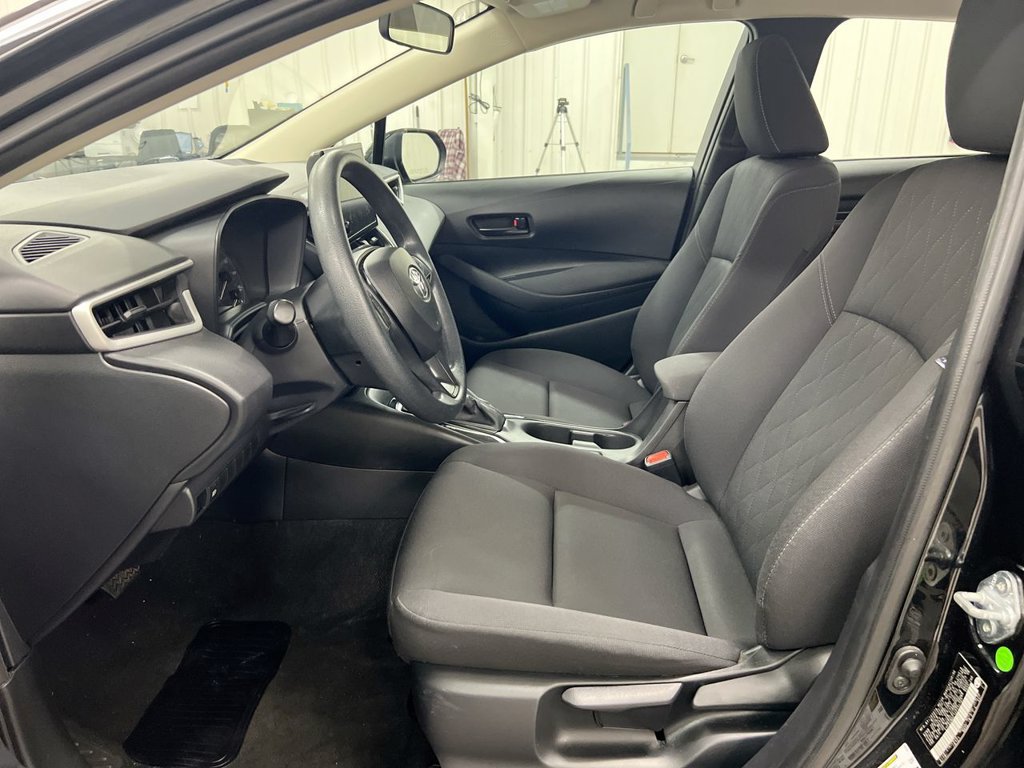 Used 2025 Toyota Corolla LE FWD image 20