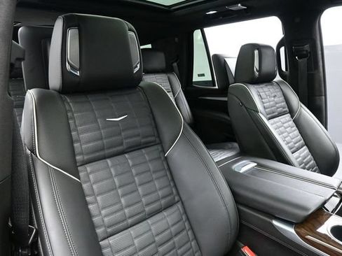 Used 2025 Cadillac Escalade Sport Platinum w/ LPO, ONYX Package AWD/4WD image 31
