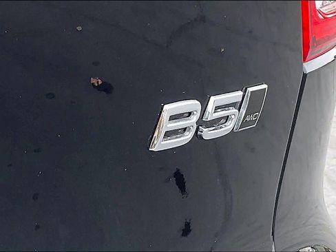 Used 2025 Volvo XC40 B5 Core w/ Protection Package Premier image 11